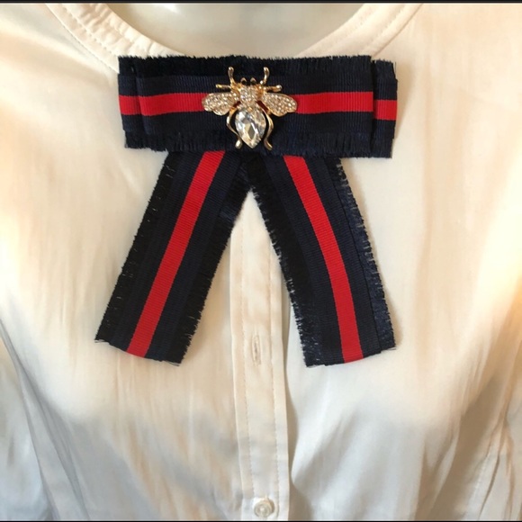 Beautiful accent bow tie brooch - Picture 3 of 5